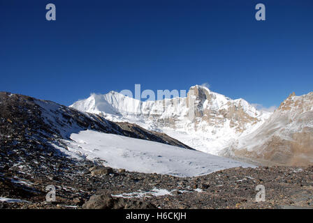 The snow-bound Teri La (5560m), a pass in of the remote Damodar Himal in the Mustang region of Nepal Stock Photo