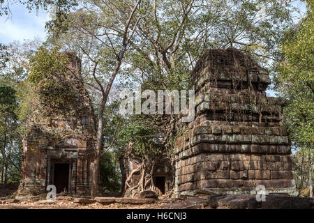 Main sanctuary & Library (right), early 10th century Hindu temples,Prasat Pram temple, Koh Ker, aka Chok Gargyar, Siem Reap, Cambodia Stock Photo