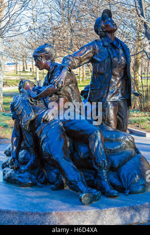 WASHINGTON DC, USA - JANUARY 27, 2006: The Vietnam Women's Memorial by Glenna Goodacre  on National Mall commemorating the Vietn Stock Photo