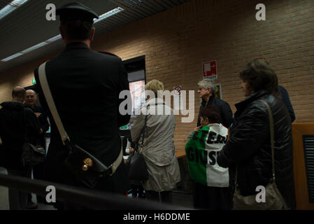 Turin, Piedmont, Italy. 27th Oct, 2016. Turin, Italy - October 27, 2016: Eternit process and manifestation before the Court of Turin. Resumption of the trial for the deaths of former workers at the Eternit asbestos factory in Casale Monferrato, Italy on October 27, 2016 in Turin, Italy. Credit:  Stefano Guidi/ZUMA Wire/Alamy Live News Stock Photo
