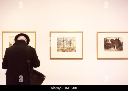 Edinburgh, UK. 27th October 2016. Press view  Scottish National Portrait Gallery display new exhibition run from 29 October 2016 to 30 April 2017 called LANDSCAPE PHOTOGRAPHY FROM THE COLLECTION OF THE NATIONAL GALLERIES OF SCOTLAND. Pako Mera/Alamy Live News Stock Photo