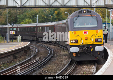 Dorchester, Dorset, UK. 27 October 2016. Royal Train DB Schenker Class 67 number 67006 'Royal Sovereign' diesel locomotive approaching Dorchester South station carrying Her Majesty the Queen, Prince Philip, Charles Prince of Wales and Camilla Duchess of Cornwall  Credit:  Carolyn Jenkins/Alamy Live News Stock Photo
