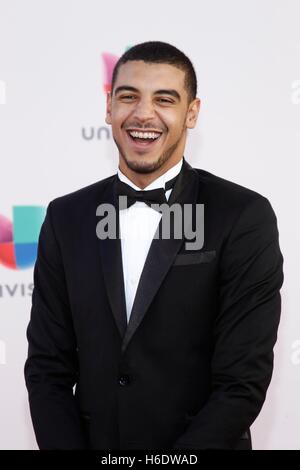 Las Vegas, NV, USA. 17th Nov, 2016. at arrivals for 17th Annual Latin Grammy Awards Show 2016 - Arrivals, T-Mobile Arena, Las Vegas, NV November 17, 2016. Credit:  James Atoa/Everett Collection/Alamy Live News Stock Photo