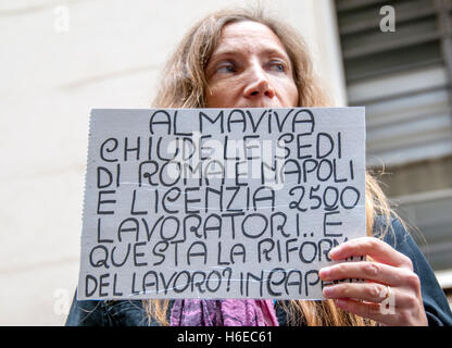 Rome, Italy. 27th Oct, 2016. Protest in Rome call center Almaviva workers in front of the Ministry of Economic Development against the company's decision to close its offices in Rome and Naples with the consequent dismissal of 2,511 working men and women. Credit:  Patrizia Cortellessa/Pacific Press/Alamy Live News Stock Photo