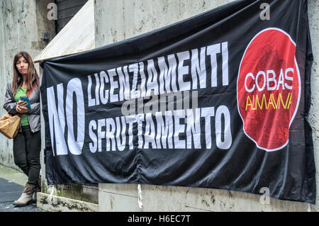 Rome, Italy. 27th Oct, 2016. Protest in Rome call center Almaviva workers in front of the Ministry of Economic Development against the company's decision to close its offices in Rome and Naples with the consequent dismissal of 2,511 working men and women. Credit:  Patrizia Cortellessa/Pacific Press/Alamy Live News Stock Photo