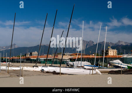 Boats on the beach, Lido di Camaicre resort, Versilia, Riviera, Tuscany, Italy, Europe Stock Photo