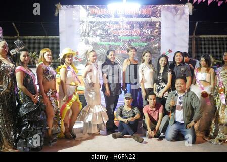 Malabon, Philippines. 26th Oct, 2016. Head Jail District Warden and the judges poses with the top contestants for a photo ops. © George Buid/Pacific Press/Alamy Live News Stock Photo