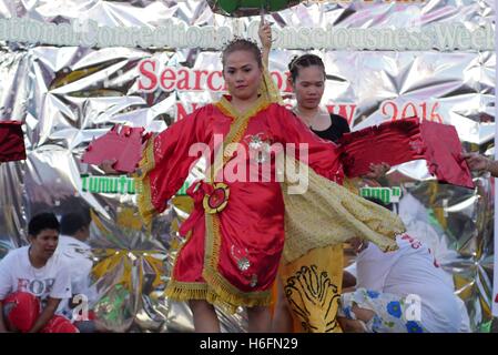 Malabon, Philippines. 26th Oct, 2016. A contestant shows of her talent during a talent portion. © George Buid/Pacific Press/Alamy Live News Stock Photo