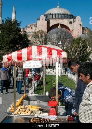 Roasted Corn on the Cob for sale on the street, Sultanahmet, Istanbul, Turkey Stock Photo