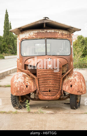A rusty old vintage motorhome with an asbestos roof parked in Drace ...