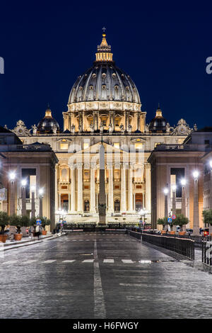 Night view of Via della Conciliazione with Saint Peter’s Basilica in the background, Rome, Lazio, Italy Stock Photo
