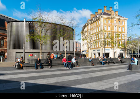 Kings Cross railway station forecourt with Great Northern Hotel, London Stock Photo