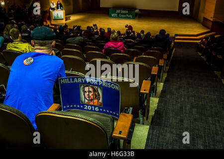 New Orleans, United States. 24th Oct, 2016. Washington University in Seattle held a Green Party rally and Q and A with Socialist Alternative Member Kshama Sawant and Green Campaign Manager, David Cobb. © Michael Nigro/Pacific Press/Alamy Live News Stock Photo