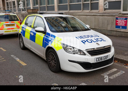 south wales police heddlu bilingual peugeot 308 vehicle livery Cardiff Wales United Kingdom Stock Photo