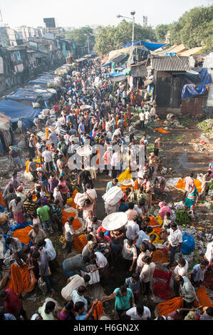 Flower market  Mullik Ghat  Howrah  Bridge Kolkata West Bengal India Stock Photo