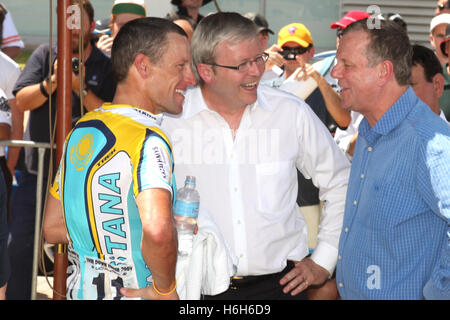 Lance Armstrong with then Australian prime minister Kevin Rudd & South Australia state premier Mike Rann at Armstrong's comeback Stock Photo