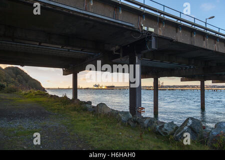 Oil Tanker Vilamoura at the Valero terminal on Milford Haven, Pembroke Stock Photo