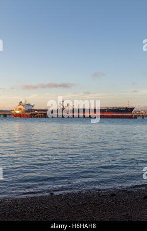 Oil Tanker Vilamoura at the Valero terminal on Milford Haven, Pembroke Stock Photo