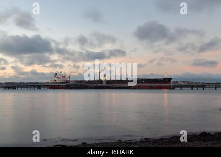 Oil Tanker Vilamoura at the Valero terminal on Milford Haven, Pembroke Stock Photo