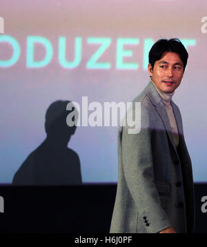 Frankfurt, Germany. 28th Oct, 2016. South Korean actor Jung Woo-Sung attends the German premier of the film 'Asura: The City of Madness' during the Korean Film Festival in Frankfurt, Germany, Oct. 28, 2016. The five-day, 5th 'Project K - The Korean Film Festival' was opened on Oct. 26 in Frankfurt, during which 27 films would be presented in four categories. © Luo Huanhuan/Xinhua/Alamy Live News Stock Photo