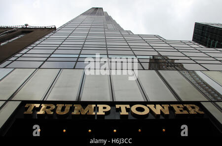 Manhattan, New York, USA. 28th Oct, 2016. Trump Tower in Manhattan, New York, USA, 28 October 2016. Photo: CHRISTINA HORSTEN/dpa/Alamy Live News Stock Photo