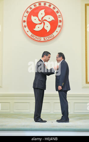 Hong Kong. 29th Oct, 2016. Leung Chun-ying (L), chief executive of the Hong Kong Special Administrative Region (SAR), confers the Grand Bauhinia Medal to Tsui Lap-chee, founding member and former president of the Academy of Sciences of Hong Kong, at the 2016 Honors and Awards Presentation Ceremony in Hong Kong, south China, Oct. 29, 2016. © Xinhua/Alamy Live News Stock Photo