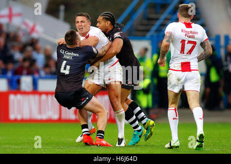 John Smiths Stadium, Huddersfield, UK. 29th Oct, 2016. Rugby League Four Nations. England versus New Zealand. Sam Burgess of England is tackled by Shaun Kenny-Dowall of New Zealand Credit:  Action Plus Sports/Alamy Live News Stock Photo