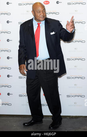 London, UK. 29th Oct, 2016. American two-time former world heavyweight boxing champion George Foreman arrives for his evening talk where he discusses his life both in and out of the ring Credit:  Raymond Tang/Alamy Live News