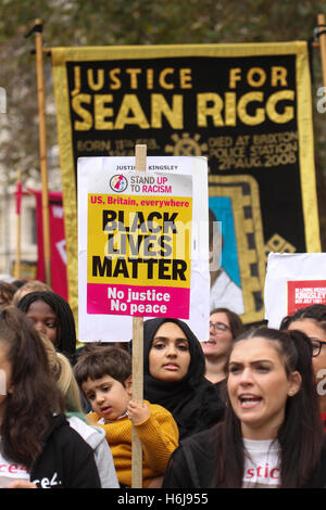 London, UK. 29th October, 2016. A mother and child  hold a placard at Whitehall during the annual United Families and Friends Campaign (UFFC) remembrance procession at Trafalgar Square on 29 October 2016. The silent precession is in memeory for those who have died while in custody of the state. The UFFC have been marching for the past 18 years from Trafalgar Square to Downing Street. Todate, there have been 1577 death in police custody since 1990 with no convictions. Credit:  David Mbiyu/Alamy Live News