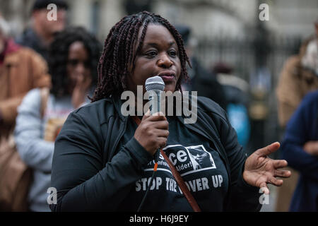 London, UK. 29th October, 2016. Janet Alder, sister of Christopher Alder, addresses campaigners from the United Families and Friends Campaign (UFFC) outside Downing Street following their annual procession. Christopher Alder, 37, died handcuffed and face down surrounded by police officers in a Hull police station in April 1998 after choking on his own vomit. Credit:  Mark Kerrison/Alamy Live News Stock Photo