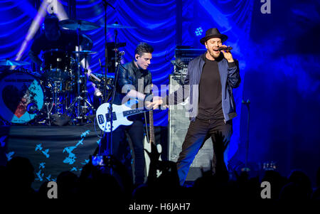 Las Vegas, NV, USA. 29th Oct, 2016. ***HOUSE COVERAGE*** Gavin DeGraw performs at The Chlesea at The Cosmopolitan of Las Vegas in Las Vegas, NV on October 29, 2016. © Erik Kabik Photography/Media Punch/Alamy Live News Stock Photo