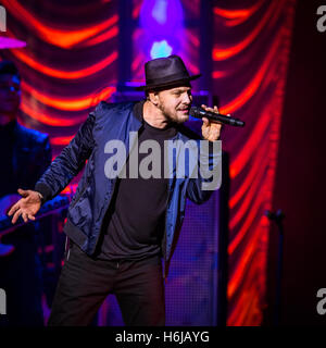 Las Vegas, NV, USA. 29th Oct, 2016. ***HOUSE COVERAGE*** Gavin DeGraw performs at The Chlesea at The Cosmopolitan of Las Vegas in Las Vegas, NV on October 29, 2016. © Erik Kabik Photography/Media Punch/Alamy Live News Stock Photo