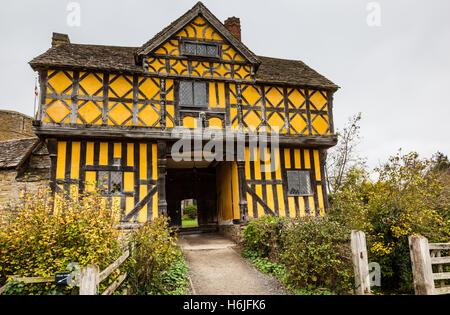 The timber-framed gatehouse at Stokesay Castle, near Craven Arms, Shropshire, England, UK Stock Photo