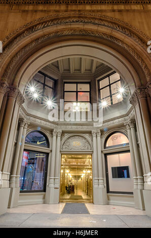 NEW YORK CITY: Entrance portico with four columns at the historic 1750 ...