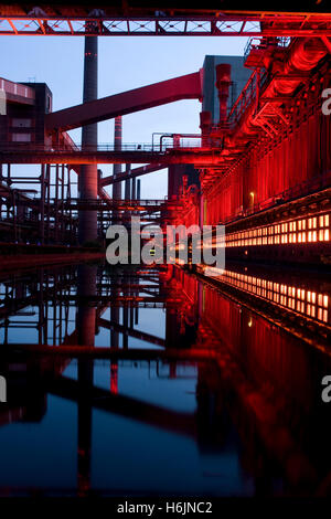 Night shot of the Kokerei Zollverein coking plant, UNESCO World Heritage Site, Route der Industriekultur Route of Industrial Stock Photo