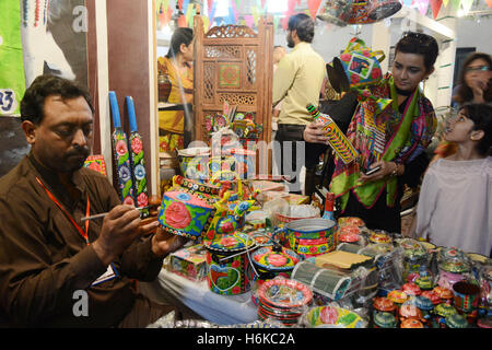 Lahore. 30th Oct, 2016. A Pakistani artist paints at his stall during an Art and Craft exhibition in eastern Pakistan's Lahore, Oct. 30, 2016. More than 500 participants from around the country participated in the Art and Craft exhibition in Lahore. © Sajjad/Xinhua/Alamy Live News Stock Photo