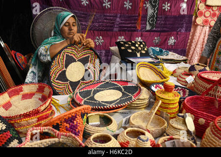 Lahore. 30th Oct, 2016. A Pakistani artist waits for customers at her stall during an Art and Craft exhibition in eastern Pakistan's Lahore, Oct. 30, 2016. More than 500 participants from around the country participated in the Art and Craft exhibition in Lahore. © Sajjad/Xinhua/Alamy Live News Stock Photo