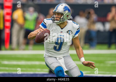 Houston, Texas, USA. 30th Oct, 2016. Detroit Lions quarterback Matthew Stafford (9) scrambles during the 1st quarter of an NFL game between the Houston Texans and the Detroit Lions at NRG Stadium in Houston, TX on October 30th, 2016. © Trask Smith/ZUMA Wire/Alamy Live News Stock Photo