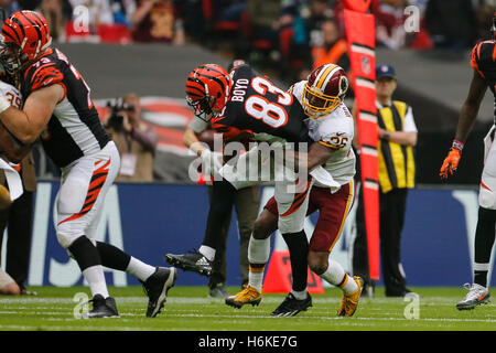 Cincinnati Bengals wide receiver Tyler Boyd (83) makes the diving catch  under pressure from Pittsburgh Steelers' Anthony Chickillo (56) for the  touchdown during the first half of play at Paul Brown Stadium