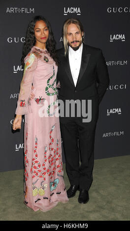 Los Angeles, California, USA. 29th Oct, 2016. October 29th 2016 - Los Angeles California USA - Actress ZOE SALDANA, husband MARCO PEREGO at the 2016 LACMA ART   FILM GALA Honoring Robert Irwin and Kathryn Bigelow held at The Los Angeles County Museum of Art (LACMA) Los Angeles, CA © Paul Fenton/ZUMA Wire/Alamy Live News Stock Photo