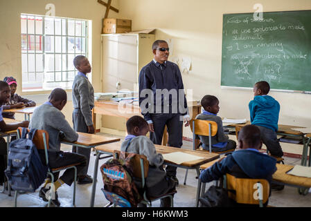 A lesson of natural science with the 4th grade of visually impaired children at Eluwa Special School in Ongwediva, Namibia Stock Photo