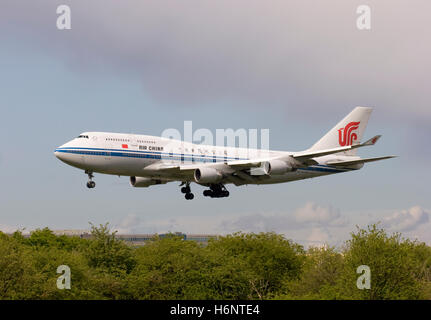 B-2468 Air China Boeing 747-4J6 landing at London Heathrow. 1st May 2008. Stock Photo