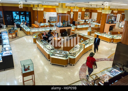 San Francisco, CA, USA, Overview, High Angle, People Shopping in Luxury Department Stores, Saks Fifth Avenue, contemporary interiors Stock Photo