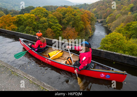 Two people in a canoe passing over Pontcysyllte aqueduct on the Llangollen Canal, Wrexham, Wales, UK Stock Photo