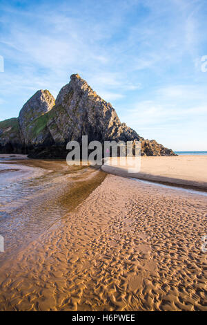 Pennard Pill flows past the three cliffs at Three Cliffs Bay, Gower, South Wales, UK. Stock Photo