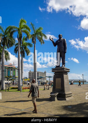 Statue of Sir Seewoosagur Ramgoolam (First Prime Minister of independent Mauritius), Caudan Waterfront, Port Louis, Mauritius. Stock Photo