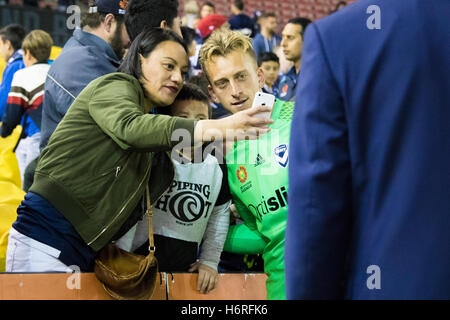 MELBOURNE, AUSTRALIA – OCTOBER 31: Melbourne Victory goalkeeper Lawrence Thomas #20 during Hyundai A-League, Round 4. Melbourne Victory vs Wellington Pheonix.  Photo: Dave Hewison Stock Photo