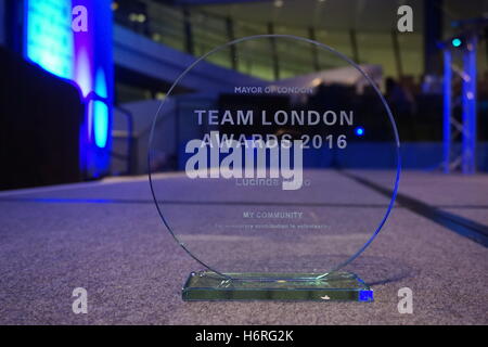 London, UK. 31st Oct, 2016. Dame Barbara Windsor, Team London Ambassador and the Mayor of London, Sadiq Khan attends The Team London Awards ceremony held at City Hall, which celebrates London's most generous volunteers. Credit:  See Li/Alamy Live News Stock Photo