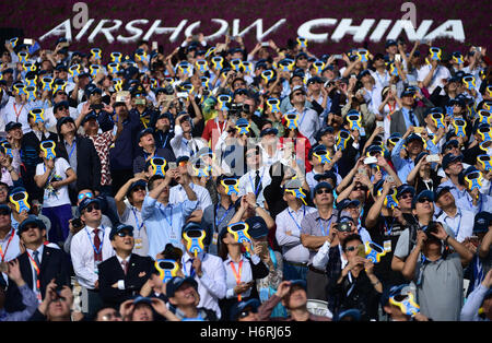 Zhuhai, China's Guangdong Province. 1st Nov, 2016. People watch the 11th China International Aviation and Aerospace Exhibition in Zhuhai, south China's Guangdong Province, Nov. 1, 2016. Credit:  Liang Xu/Xinhua/Alamy Live News Stock Photo