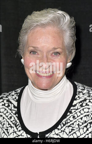 Los Angeles, USA. 30th Oct, 2016. Lee Meriwether at Stan Lee's L.A. Comic Con at theLos Angeles Convention Center. Los Angeles, 30.10.2016 | Verwendung weltweit © dpa/Alamy Live News Stock Photo